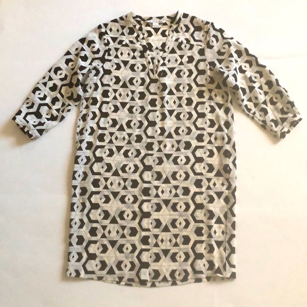 Diane von Furstenberg 8 Abstract Dress Black & White  Silk V-neck Long sleeve